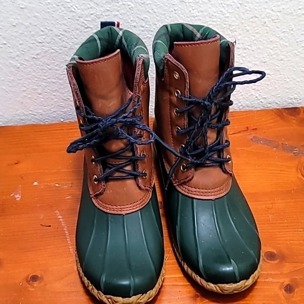 Tommy‎ Hilfiger twRUSSEL Duck Boots Mens 8 Green Brown Plaid Lace Up Rain Boots